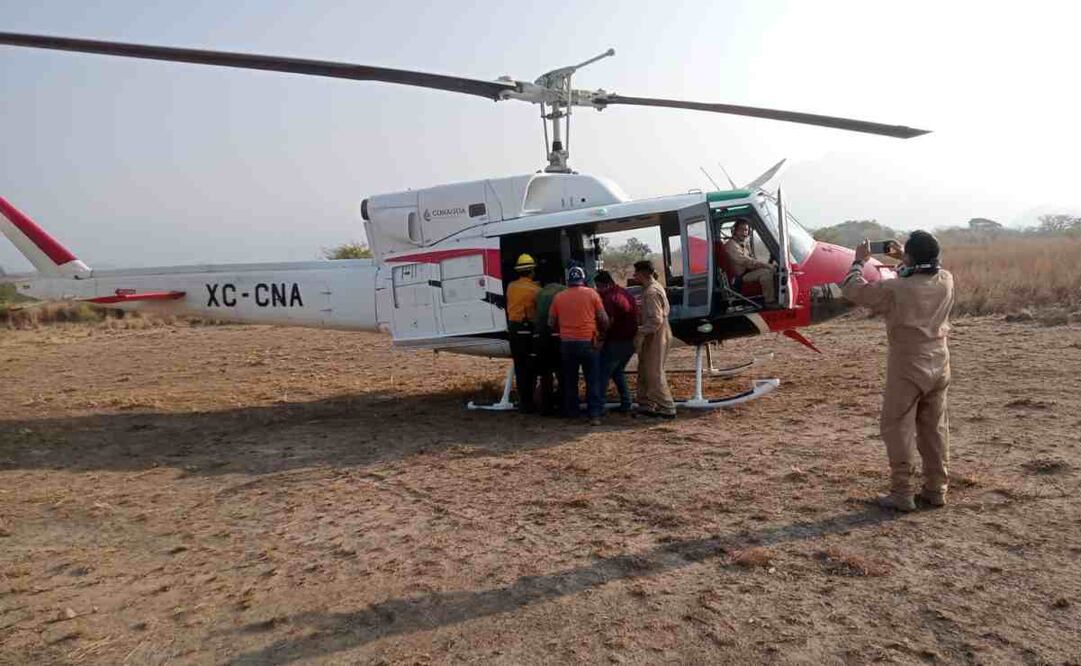 El helicóptero MI-17, con helibalde con capacidad para 2 mil 500 litros, ha realizado seis descargas de agua. Foto: Especial
