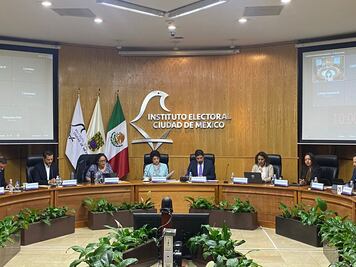 Con honores a la bandera y buenos augurios celebran 25 años del IECM