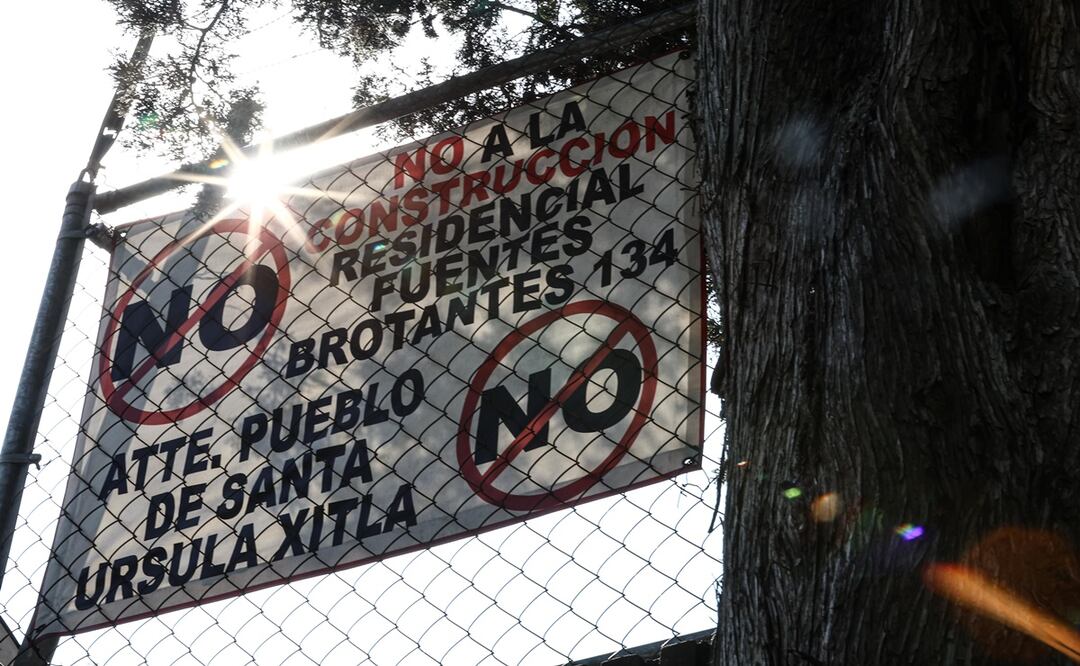 Recorrido por Fuentes Brotantes, Tlalpan, debido a la construcción de un complejo habitacional en la calle Camino a Fuentes Brotantes 134 que ha ocasionado inconformidad entre los habitantes de la colonia FOTO: Gabriel Pano El Universal