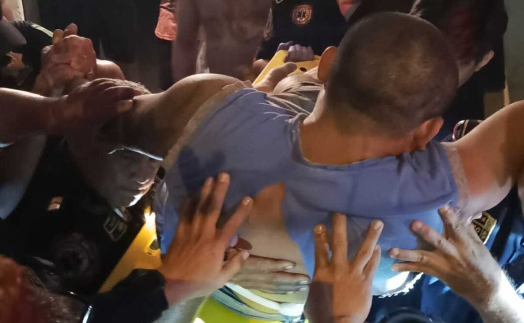 Hombre queda ensartado en reja tras saltar desde su azotea/ Foto: Especial