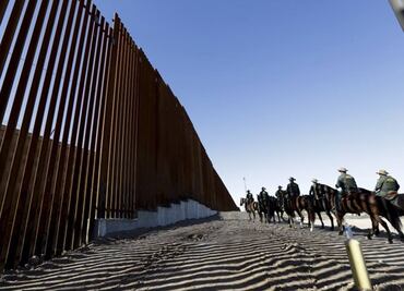 Ejército de EU otorga contratos para reemplazar vallas en frontera con México