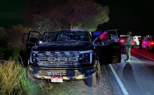 Detienen a seis presuntos delincuentes en Huichapan, Hidalgo; decomisan armas y dos camionetas