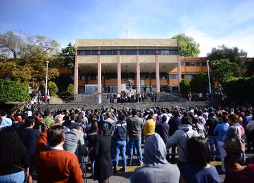 Despiden su universidad con “Las Golondrinas”; inicia demolición tras sismo
