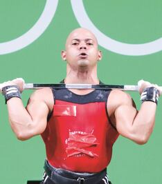 Compite con uniforme parchado