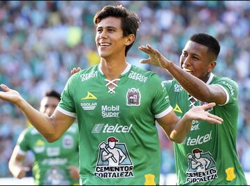 Doblete de Macías en la victoria del León sobre Chivas