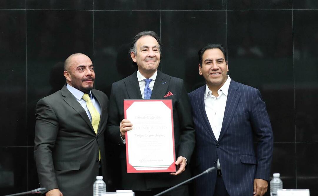 Senado entrega reconocimientos a integrantes de la Academia Nacional de Periodistas de Radio y Televisión (ANPERT). / Foto: @senadomexicano