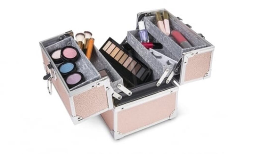 Accesorios para poner en orden maquillaje, ropa y zapatos