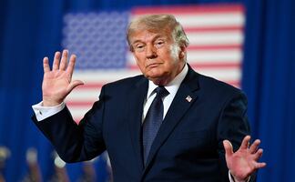 El dilema de Trump sobre Irán; el mandatario está dividido entre cerrar un acuerdo o "volar por los aires" al país persa