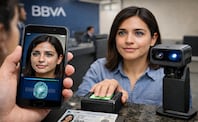 CURP Biométrica 2026 y bancos: ¿te pueden rechazar un trámite sin ella? BBVA responde. Foto: Especial / BBVA