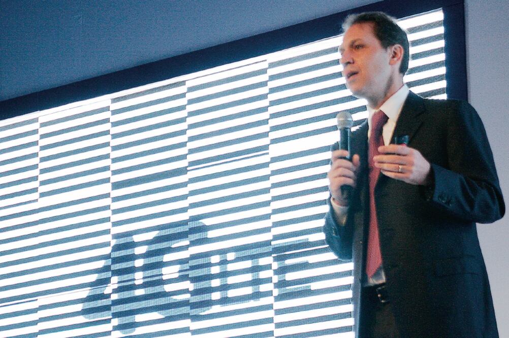 Daniel Hajj, CEO de América Móvil, dice que serán abiertos a vender clientes (ARCHIVO EL UNIVERSAL)