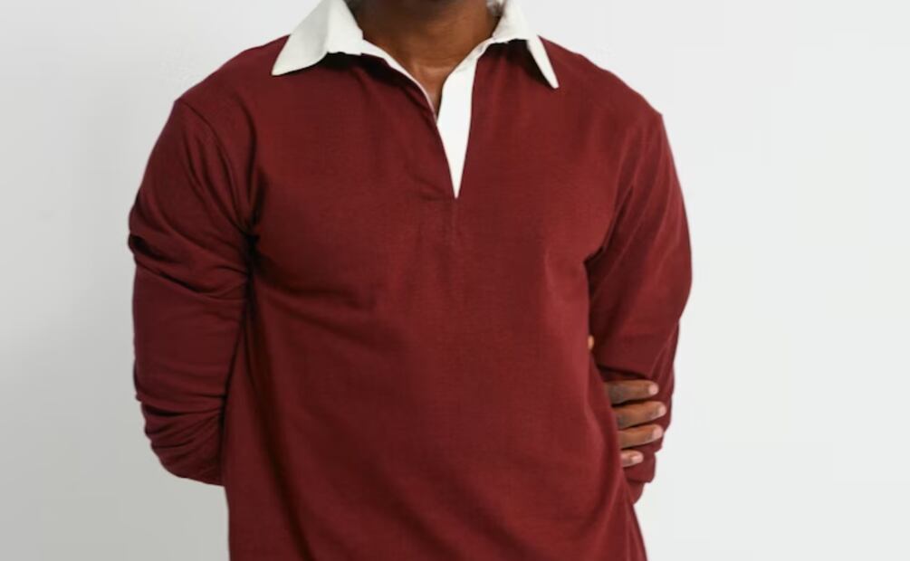 El granate se consolida como uno de los colores más elegantes de 2026. Foto: Freepik