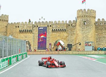 Vettel parte en la primera posición