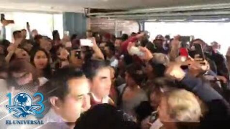 Barbosa se registra como candidato a la gubernatura de Puebla