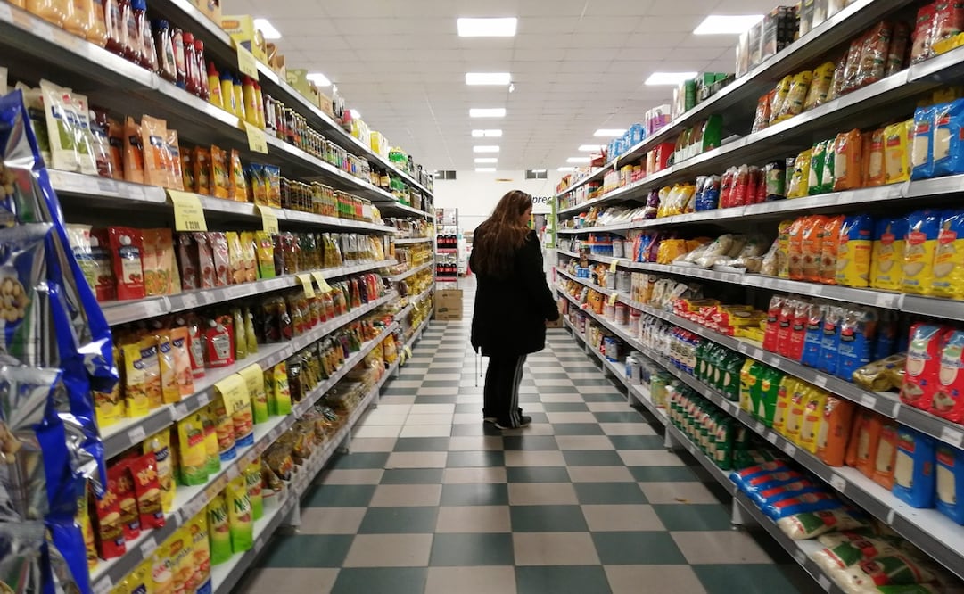 Los bienes tuvieron el mes pasado una variación positiva del 13.5% y los servicios un 10.5% en comparación con agosto, dato que asciende a 139.3 y 134.3%, respectivamente, en la comparación interanual. Foto: Archivo / EL UNIVERSAL