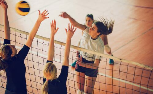 El deporte conecta comunidades de diferentes generaciones y crea espacios para el diálogo, la solidaridad y el respeto mutuo. Foto: Canva