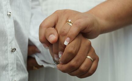 Pareja con Covid-19 se casa antes de ser sedada e intubada en España