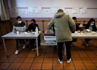 Con escasa participación y frío, avanzan elecciones presidenciales en Francia