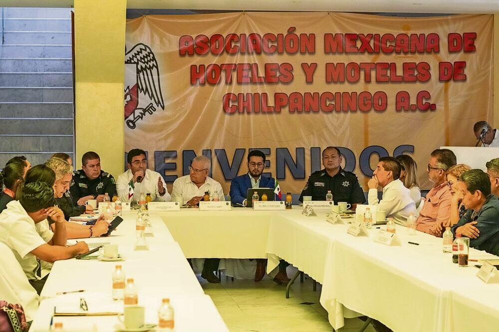 Empresarios hoteleros se reunieron con autoridades de seguridad en la capital guerrerense, a las que describieron la violencia que viven.