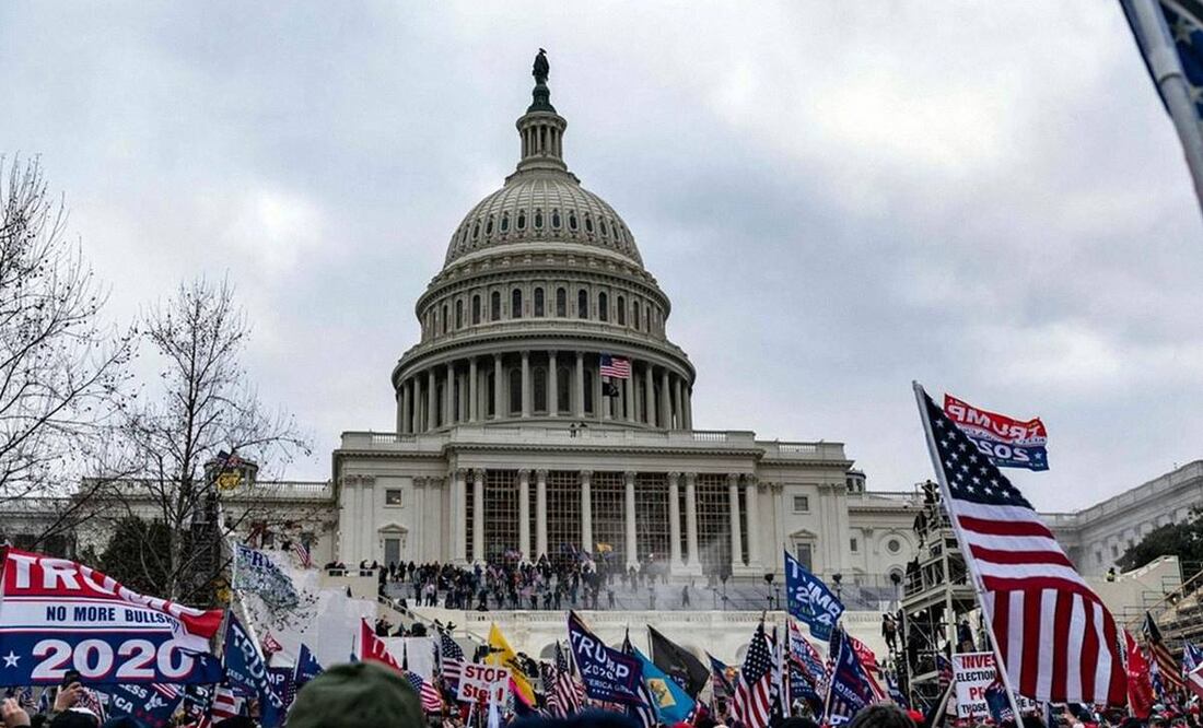 El hombre estaba bajo arresto domiciliario cuando desapareció el mes pasado antes de la audiencia de su sentencia en Washington, en que la fiscalía pedía para él 14 años de prisión por agresión, obstrucción al Congreso federal y otros delitos. Foto: Archivo/AFP