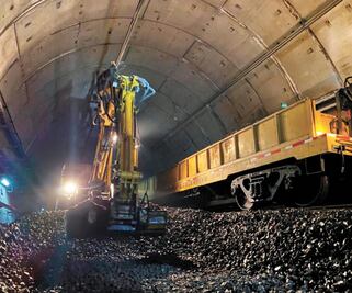 Retiran material de las siete curvas del túnel de Línea 12