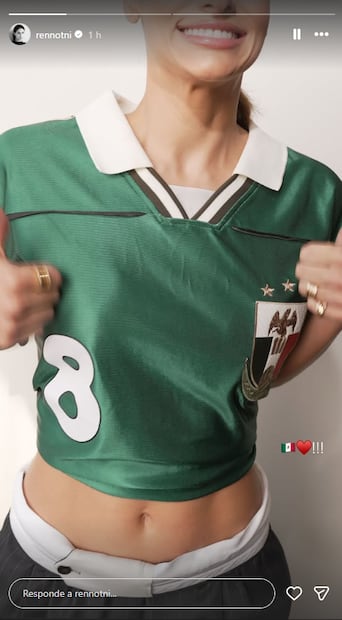 Renata Notni muestra la playera que porta para el partido de México contra Croacia.
Foto: Instagram, vía @rennotni