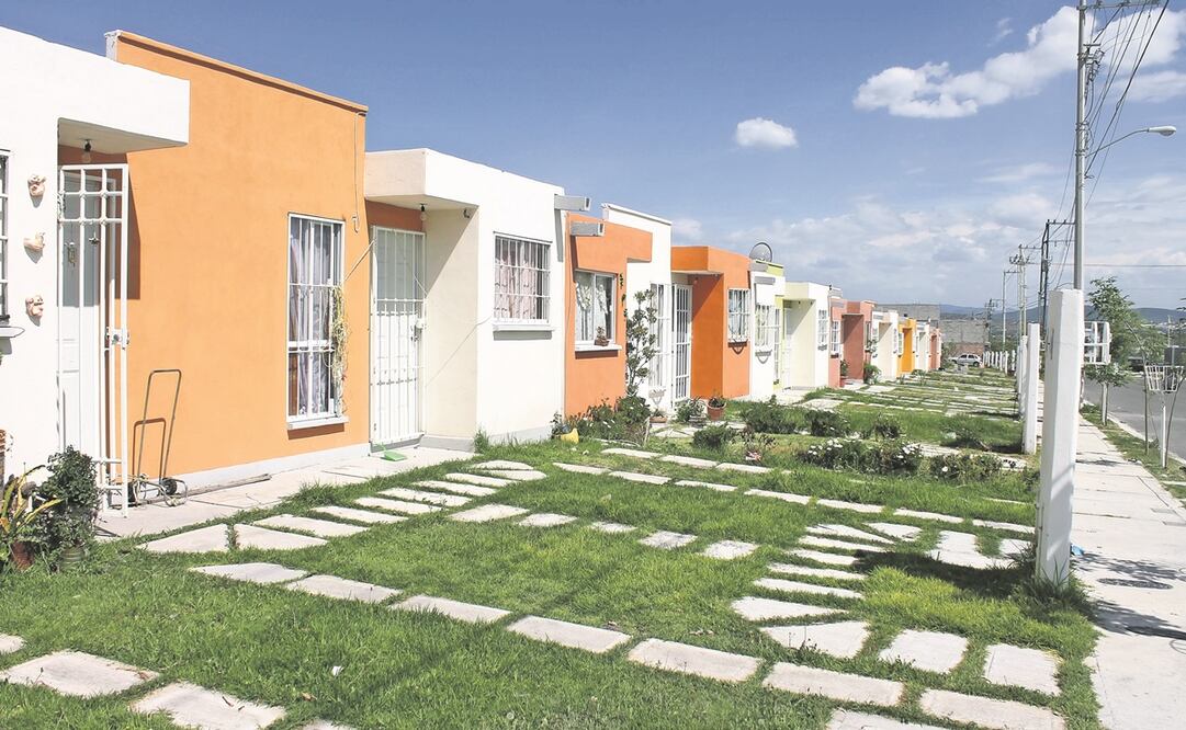 Datos del Infonavit muestran que hay 160 mil viviendas abandonadas con escritura que ya se pueden volver a comercializar.