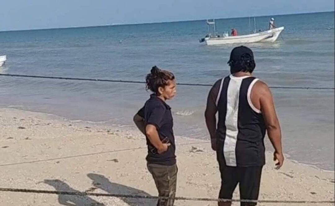 Autoridades arriban a Chicxulub Puerto, Yucatán para lograr rescatar al pescador que fue hallado muerto flotando en altamar (25/03/2025). Foto: Especial