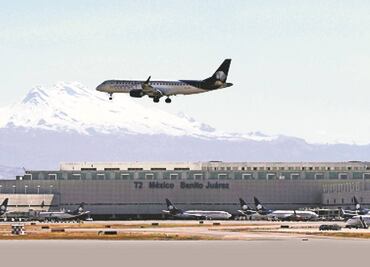 Gastan 452 mdp para remodelar pistas del AICM… y salen baches