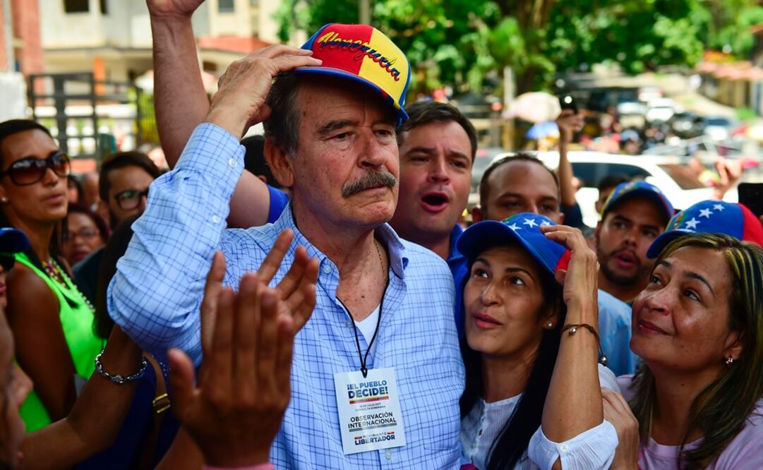 El ex presidente de México, Vicente Fox, porta una gorra con los colores de la bandera venezolana como la que usan los opositores venezolanos (Foto: AFP)