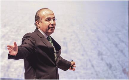 Libro digital de Felipe Calderón versión "pirata" cuesta 35 pesos en internet