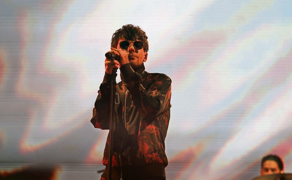 El cantante británico Louis Tomlinson puso a bailar a sus fans con los temas “Lemonade” y “On fire”. También se puso sentimental y pronunció su amor por México antes de interpretar “Saturdays”. Foto: Gabriel Pano/EL UNIVERSAL