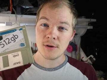 Youtuber logra que un disquete almacene 512 GB de datos