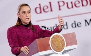 Claudia Sheinbaum Pardo, presidenta de México, encabeza la conferencia del pueblo en el salón Tesorería de Palacio Nacional. Foto: Diego Simón / EL UNIVERSAL