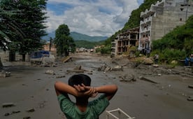 FOTOS: Tragedia en Nepal; deslave e inundación devastan el norte del país en la frontera con el Tíbet