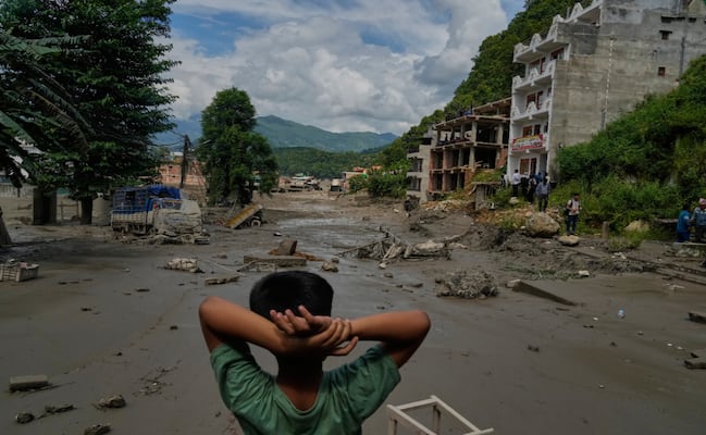 Inundaciones repentinas dejan 558 desaparecidos en el Tíbet; Nepal eleva a 162 la cifra de muertos