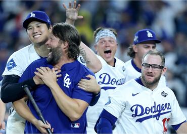 Dodgers se imponen a Toronto después de 18 entradas y casi siete horas; Freeman se viste de héroe en la Serie Mundial