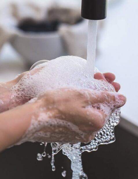 ¿Cómo retirar las uñas de gel desde la comodidad de tu casa?