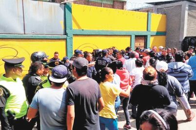 Pobladores y policías se enfrentan en Tlapacoya