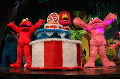 Elmo, Lola y Comegalletas enseñarán finanzas en el MIDE