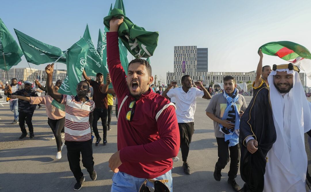 Aficionados árabes en Doha - FOTO: AP