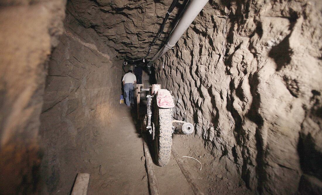 Los peritajes hechos hasta el momento por las autoridades señalan que la velocidad de la moto en el riel no era alta, pero bastó para recorrer los mil 500 metros del túnel antes de que empezaran su búsqueda (ARCHIVO. EL UNIVERSAL )