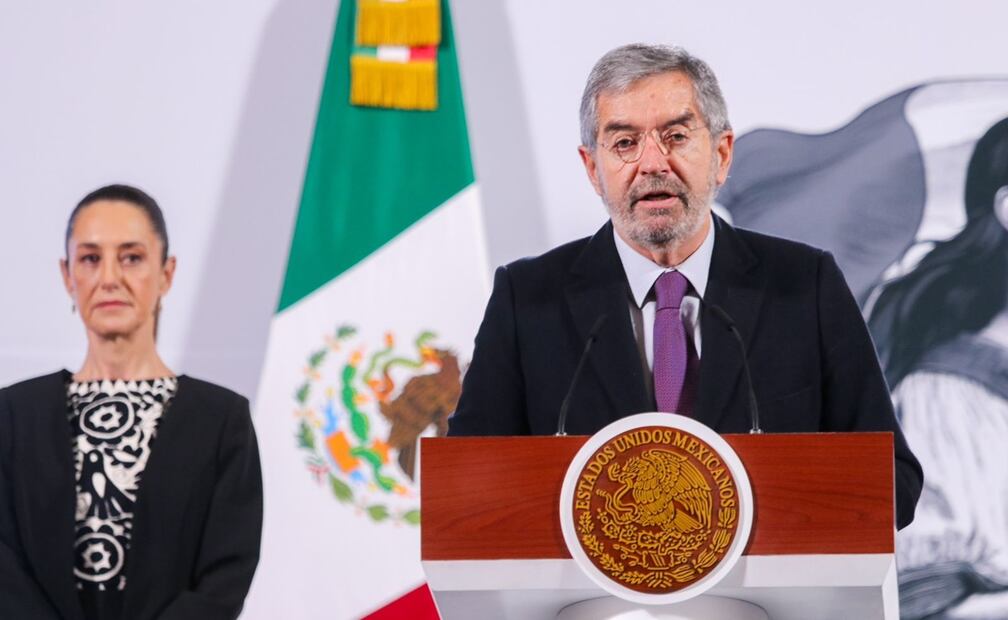 Después de que Donald Trump asumió la Presidencia de Estados Unidos por segunda ocasión, y ante los decretos que firmó el republicano, el canciller Juan Ramón de la Fuente señaló que las condiciones de migración en la frontera no representan, en este momento, “volúmenes inmanejables”. Foto: Axel Sánchez / EL UNIVERSAL