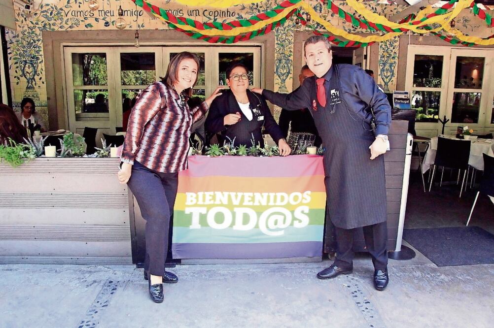Como parte de la campaña Bienvenidos Tod@s, que lanzó la delegada de Miguel Hidalgo, Xóchitl Gálvez, se invita a los restaurantes de Polanco a que coloquen la bandera de arcoiris para promover el respeto hacia la comunidad LGBTTTI. (DELEGACIÓN MH)