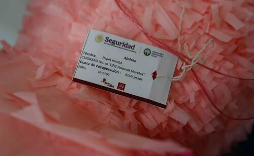 Los productos de “Arte por la Libertad” abarcan distintas técnicas: herrería, cerámica, textiles, óleo, piñatería, carpintería, textiles, moldeado de jabón. Foto: Diego Simón Sánchez/ EL UNIVERSAL