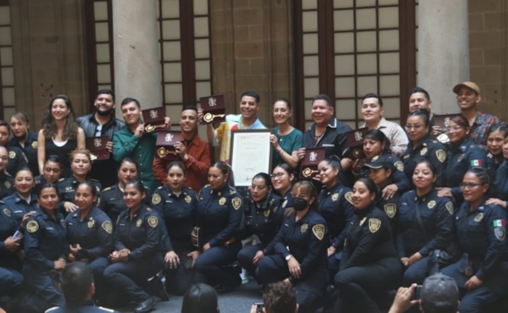 Grupo Firme recibe reconocimiento de Claudia Sheinbaum; anuncian concierto gratis en Zócalo