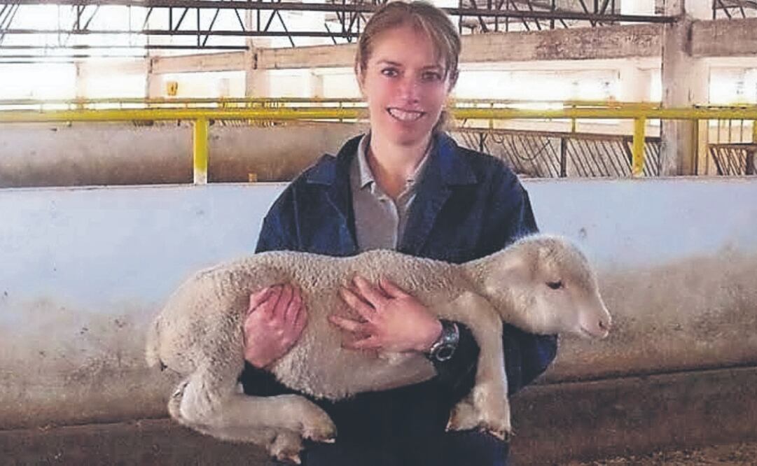 La experta Yazmín Alcalá dijo que la UNAM investiga antiparasitarios contra la plaga. Foto Especial