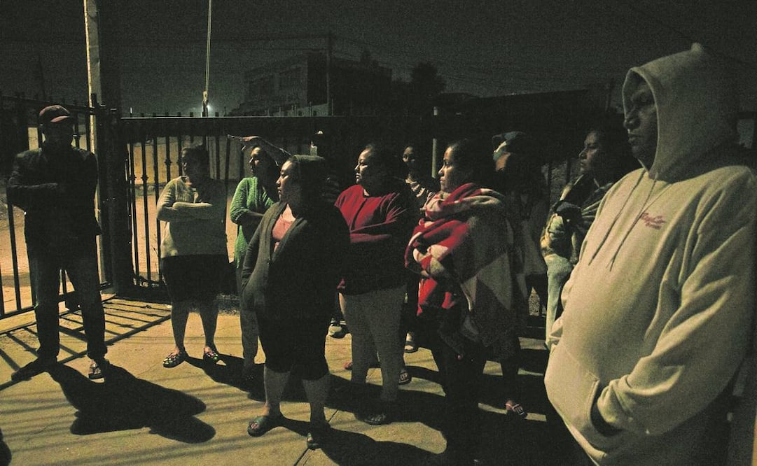 Mujeres, y hasta menores de edad, organizan rondines por la noche para estar alertas de cualquier irrupción de desconocidos al albergue. Foto: Aimee Melo/EL UNIVERSAL