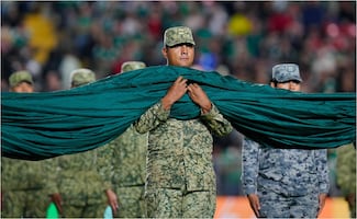 Fuerzas Armadas reciben homenaje previo al México vs Islandia en el estadio Corregidora
