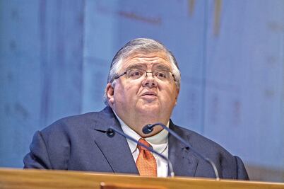 Hay que prepararse para choque grave, advierte Carstens