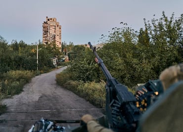 Rusia reivindica la toma de otro pueblo ucraniano, mientras Kiev anuncia derribo de otro avión ruso